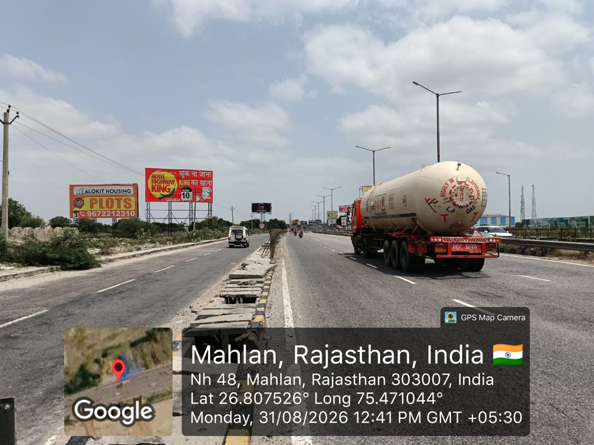 Hoarding image 449