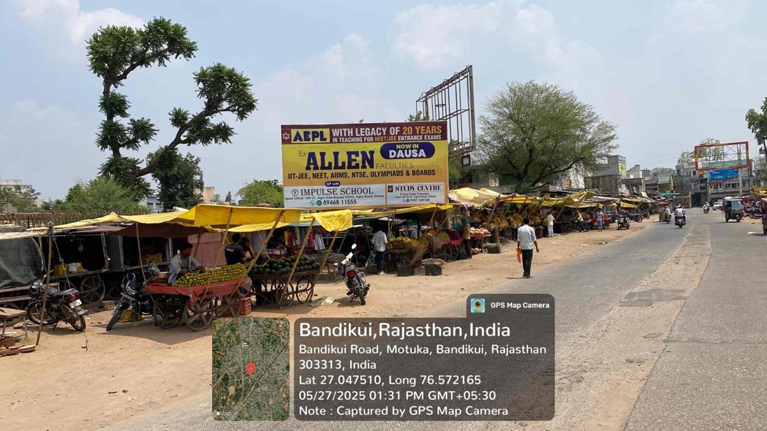 Hoarding image 100